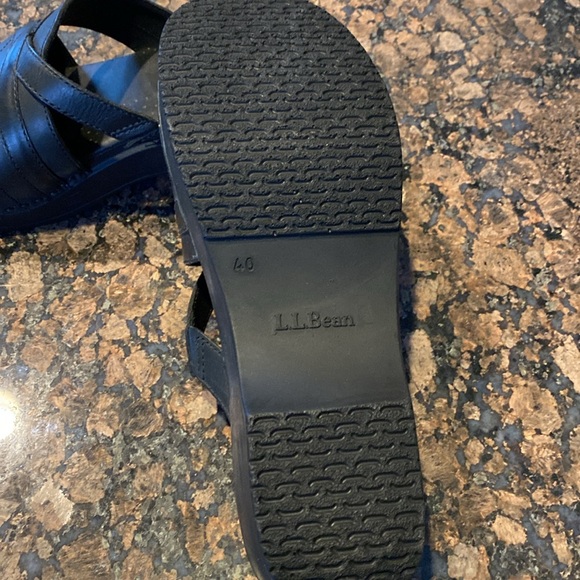 Women’s black L.L. Bean clogs. Never worn! - Picture 4 of 4